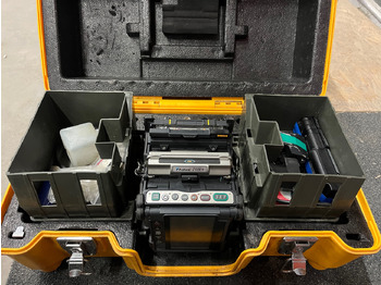 معدات البناء