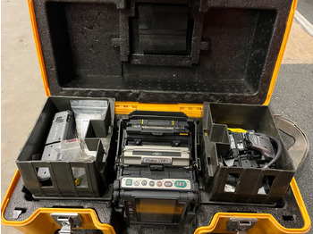 معدات البناء