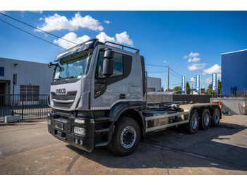 شاحنة ذات خطاف IVECO X-WAY