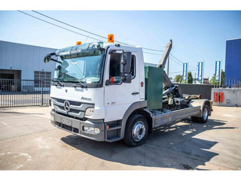 شاحنة ذات خطاف MERCEDES-BENZ Atego 1222
