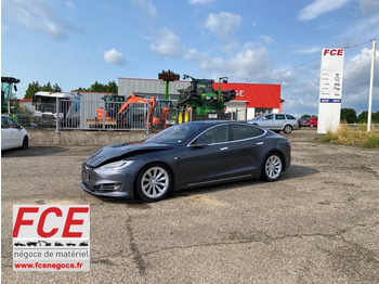 سيارة TESLA