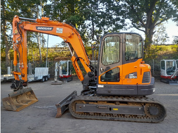 حفارة Doosan DX85R-3: صورة 2