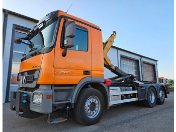 شاحنة ذات خطاف MERCEDES-BENZ Actros 2532