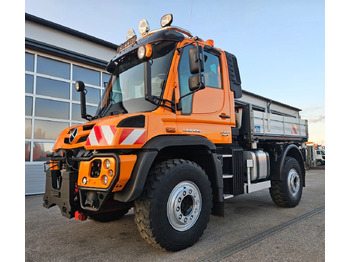 شاحنة قلاب UNIMOG