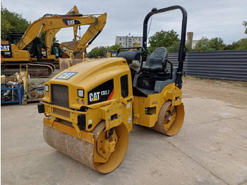 مدحلة اسفلت CATERPILLAR