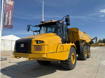 شاحنة قلاب مفصلية CATERPILLAR 730