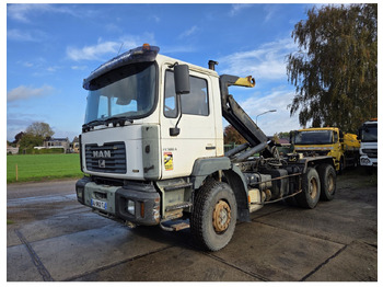 شاحنة ذات خطاف MAN