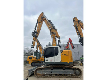 حفار زحاف LIEBHERR R 936
