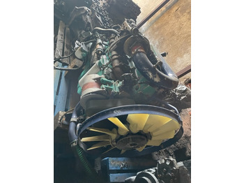 محرك - الآلات الزراعية Cummins 8.3 L case 1660-1680: صورة 2