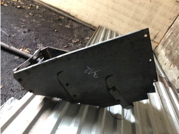 عتبة باب السيارة - الآلات الزراعية Fendt Stopnica Lewa: صورة 4