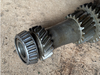 نصف رمح - الآلات الزراعية John Deere 6100 6200 6300 6400 6500 6600 Wał Napędowy L101006 L78967: صورة 2