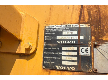 اللودر بعجل Pala gommata Volvo L 220: صورة 3