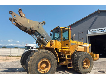 اللودر بعجل Pala gommata Volvo L 220: صورة 2