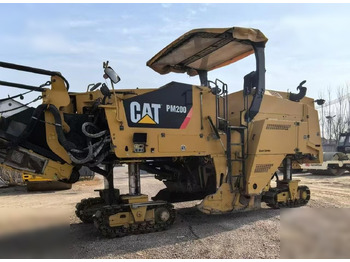 قشاطة أسفلت 2016 CATERPILLAR PM-200: صورة 3