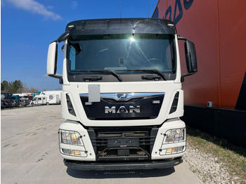 شاحنات مسطحة, شاحنة كرين MAN TGS 26.420 6x2*4 HIAB 302E-6 / PLATFORM L=6532 mm: صورة 3