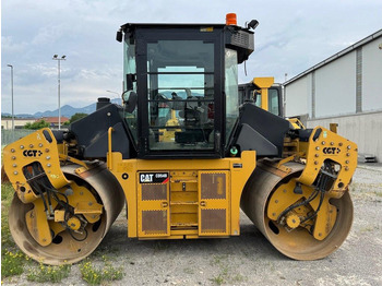مدحلة اسفلت CATERPILLAR