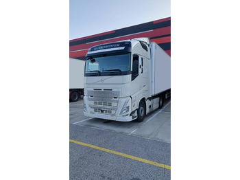 وحدة جر VOLVO FH 500