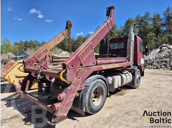 شاحنة نقل المخلفات Volvo FM12: صورة 3