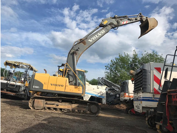 حفار زحاف VOLVO EC160CL