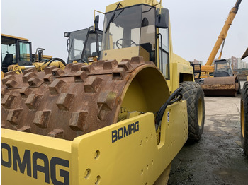 مدحلة BOMAG