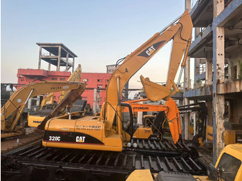 حفارة أفقية CATERPILLAR 320C: صورة 2 حفارة أفقية CATERPILLAR 320C: صورة 2