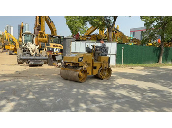 مدحلة CATERPILLAR CB24B