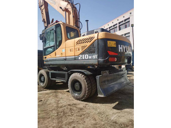 حفارة دولاب HYUNDAI R210W-9: صورة 3