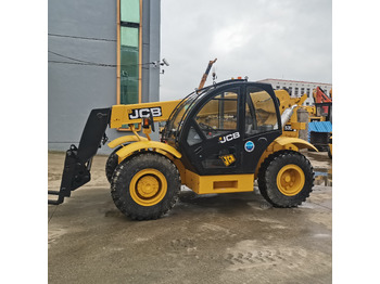 رافعة تلسكوبية JCB