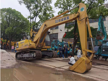 حفار زحاف KOMATSU PC200-8