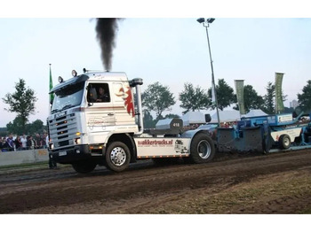 آلات البناء SCANIA 113