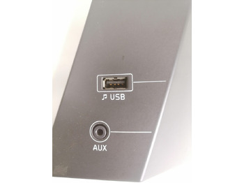 النظام الكهربائي - شاحنة Volvo Volvo USB / AUX connector panel 82303887: صورة 2 النظام الكهربائي - شاحنة Volvo Volvo USB / AUX connector panel 82303887: صورة 2
