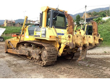 جرافة Komatsu D85EX-15: صورة 2
