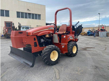 حفارة الخنادق DITCH WITCH