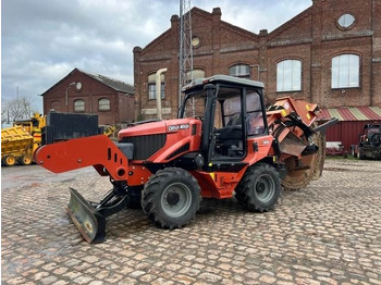 حفارة الخنادق DITCH WITCH