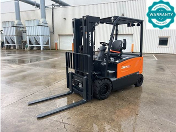 رافعة شوكية كهربائية DOOSAN
