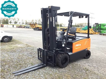 رافعة شوكية كهربائية DOOSAN