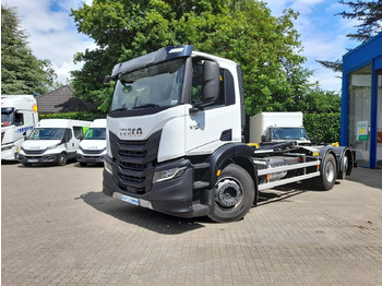 شاحنة ذات خطاف IVECO
