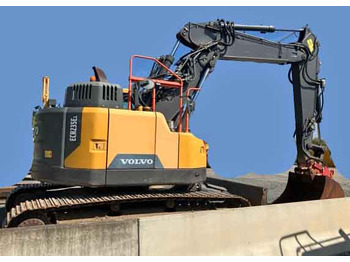 حفارة VOLVO ECR235