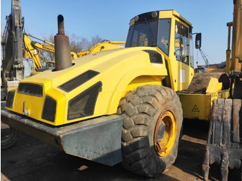 مدحلة ضاغطة BOMAG BW 226 D H-4: صورة 3