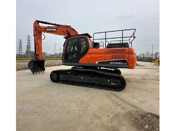 حفار زحاف DOOSAN DX300
