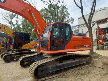 حفار زحاف DOOSAN DX300