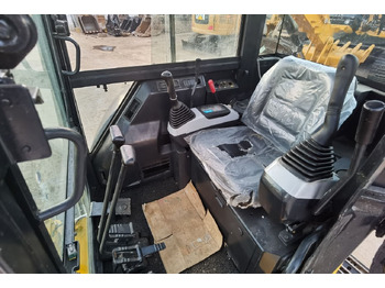 حفار زحاف KOMATSU PC35