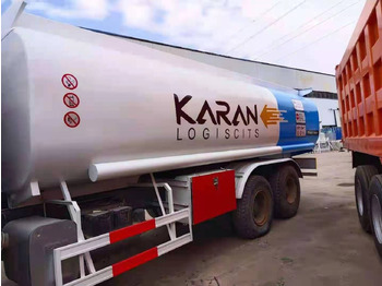 شاحنة صهريج Sinotruk HOWO 24 cubic tank truck: صورة 4
