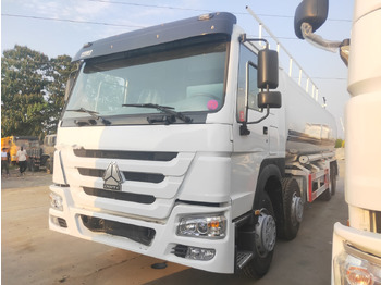 شاحنة صهريج Sinotruk HOWO 8*4 Tank truck: صورة 5