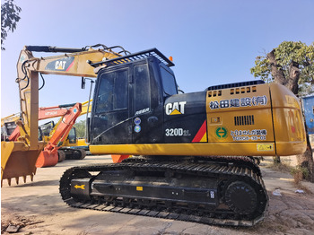 حفار زحاف CATERPILLAR 320D2