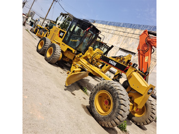 آلات البناء CATERPILLAR 140H