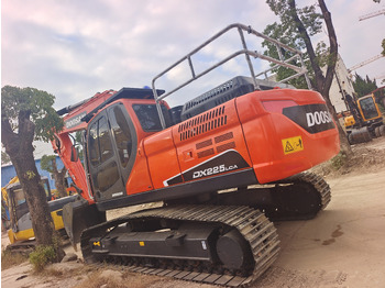 حفار زحاف DOOSAN DX225LCA