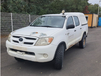 سيارة دفع رباعي TOYOTA Hilux