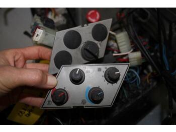 لوحة القيادة - حفار زحاف JCB 210: صورة 5