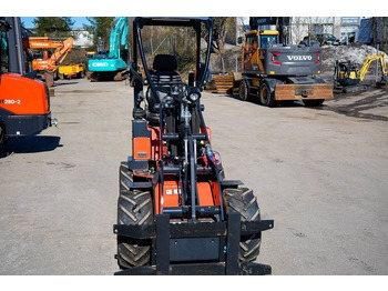 لودر مفصلي صغير Kubota RT100-2: صورة 3